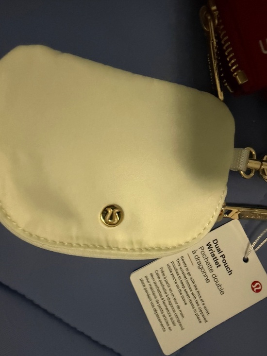Lululemon Dual Pouch Wristlet – Red/Cream/Gold – NWT - Picture 3 of 4